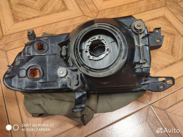 Mitsubishi pajero 3 фара правая