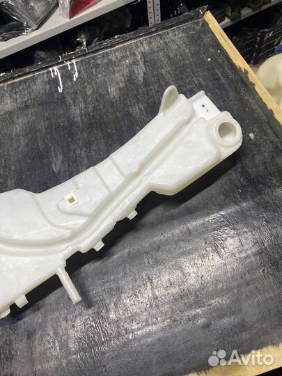 Бачек омывателя Ford C-MAX 3M51-13K163