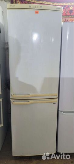 Холодильник Samsung