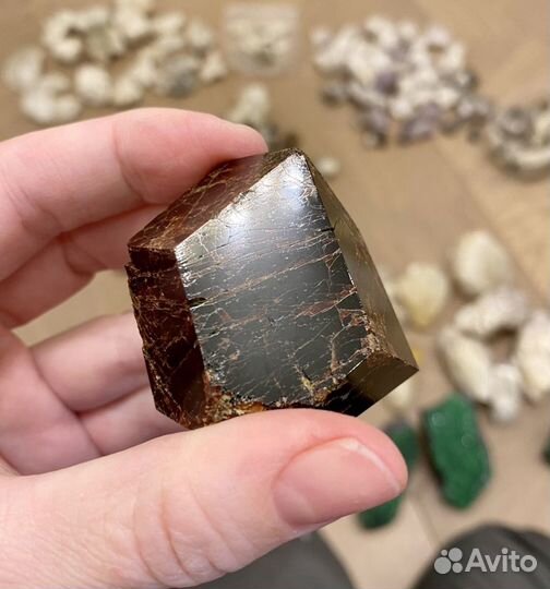 Гранаты меланит,альмадины,друзы