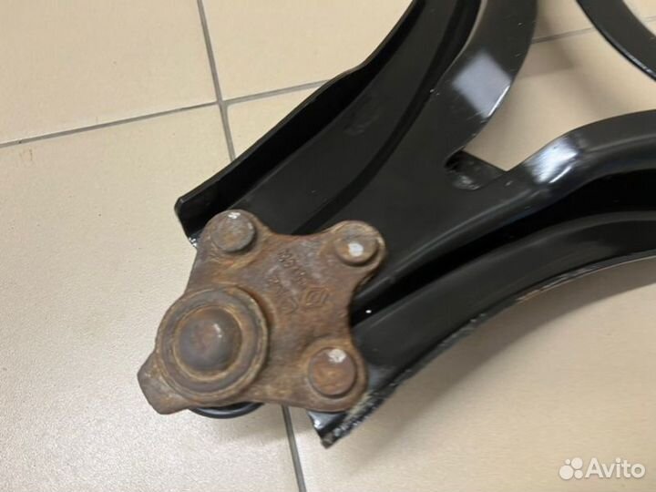 Рычаг передний левый Renault Kaptur 14000км 2019