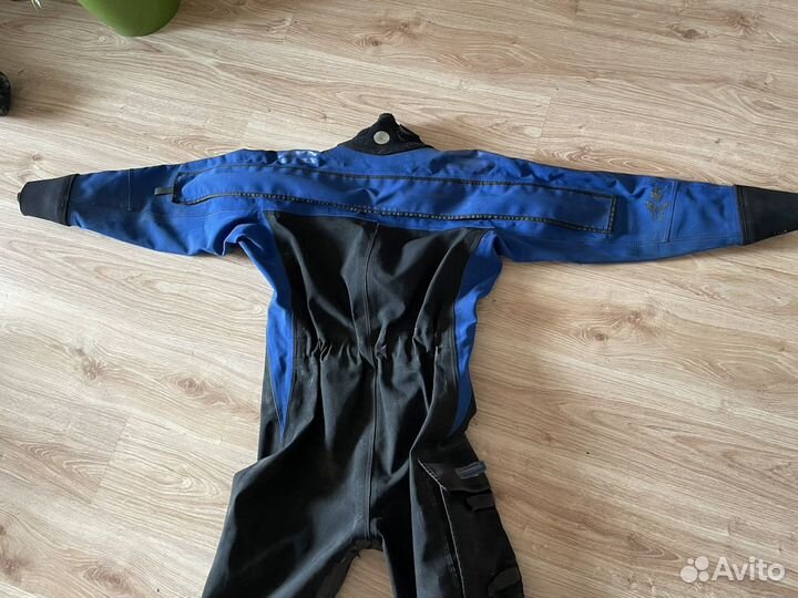 Сухой гидрокостюм