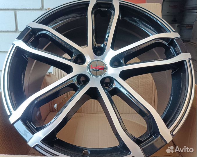 Литьё новое Legeartis r-18 (5x112) 4 шт