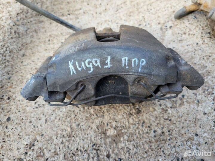 Суппорт передний правый Ford Kuga 1 2008