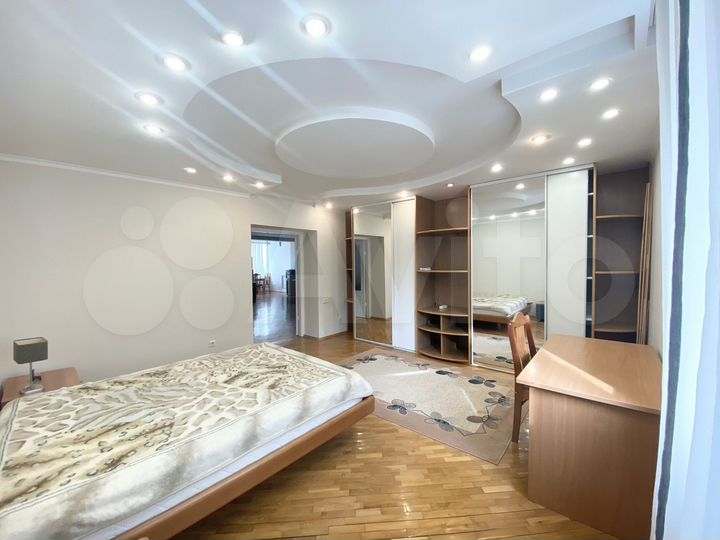 2-к. квартира, 87 м², 2/9 эт.