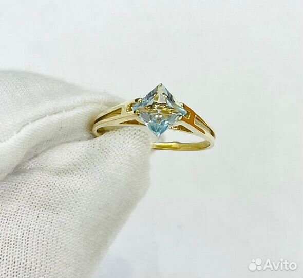 Золотое кольцо с камнем 18,5р