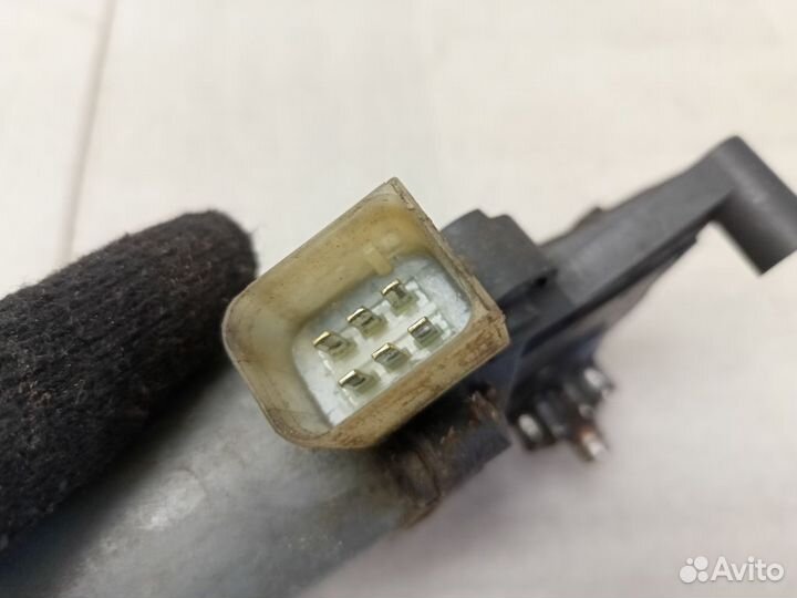 Моторчик переднего левого стеклоподъемника