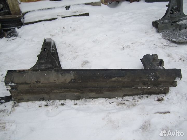 Правый с стойкой порог Skoda Octavia A7