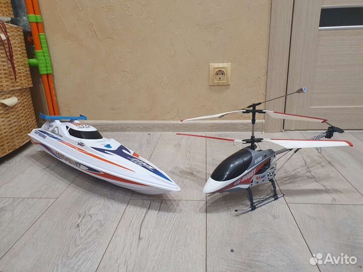 Лодка и вертолёт на радиоуправлении
