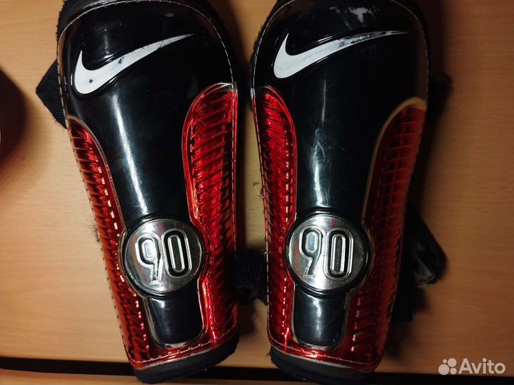 Щитки футбольные nike