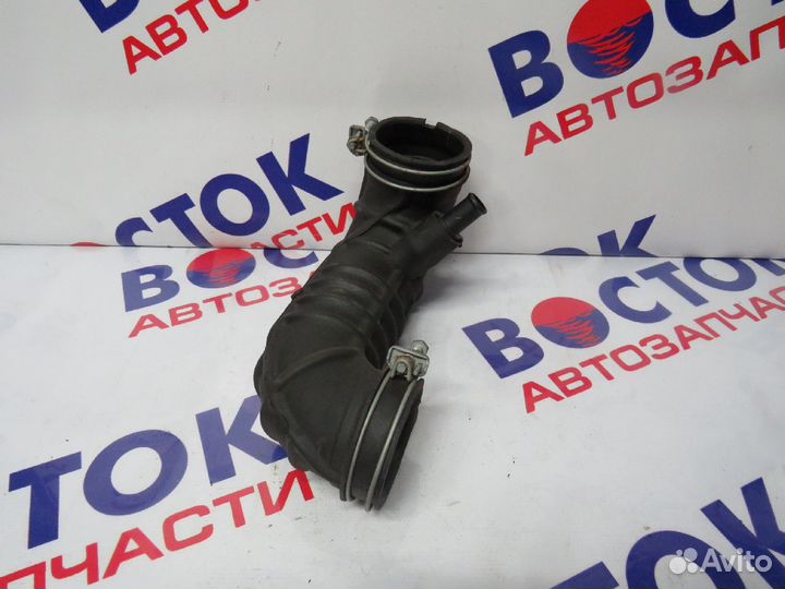 Патрубок воздушного фильтра toyota funcargo NCP20