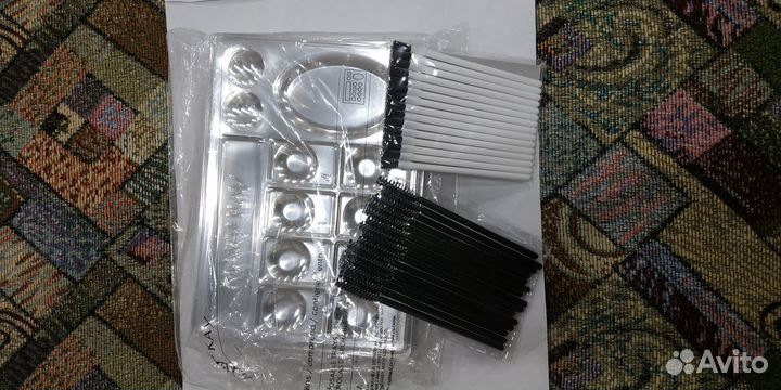 Одноразовые подносики и кисти для макияжа