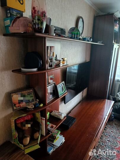 Продам открытый стеллаж с тумбой в гостиную