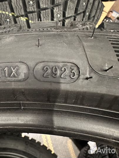 Michelin X-Ice North 4 SUV 265/40 R22 106T