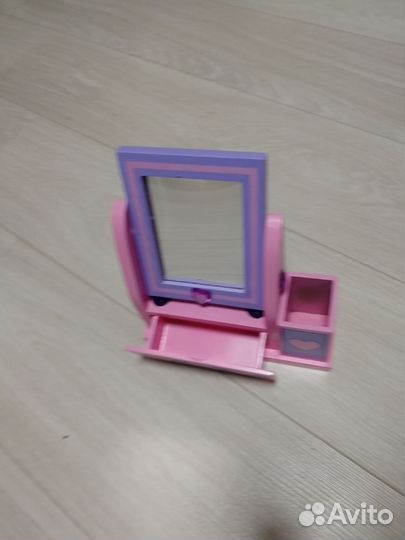 Деревянная шкатулка