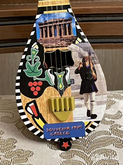 Маленькая гитара-сувенир из Греции