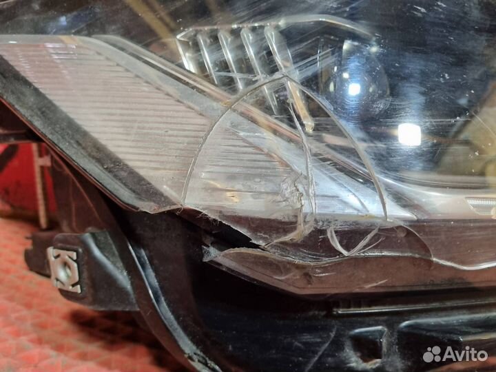 Фара правая Volkswagen Touareg 3