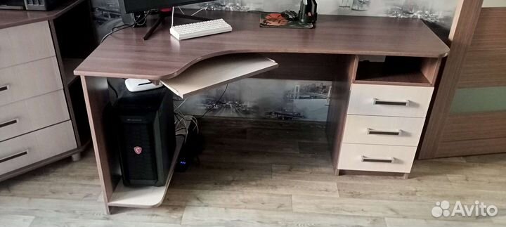 Компьютерный стол