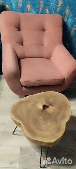 Журнальный столик из дерева