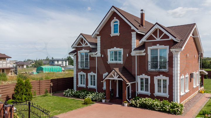 Коттедж 368,9 м² на участке 15 сот.