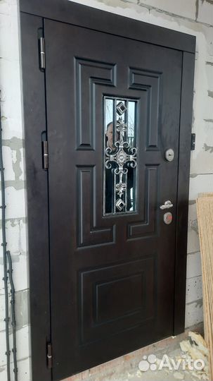 Дверь входная уличная