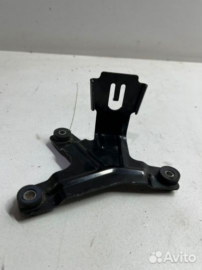 Крепление бочка гура Toyota Land Cruiser 200 2uzfe