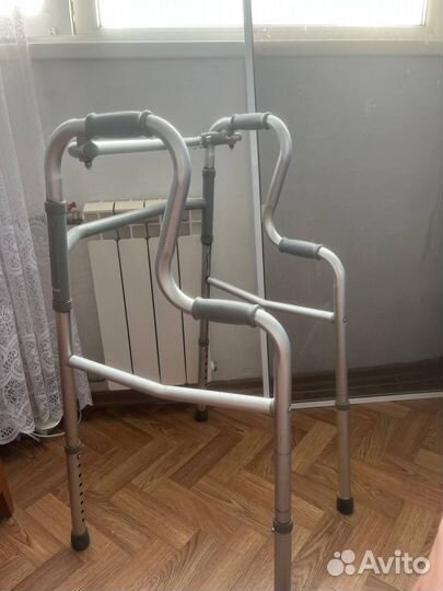 Ходунки шагающие двухуровневые и на колесиках