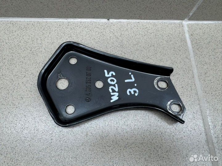 Кронштейн задней балки левый Mercedes Benz С-Class