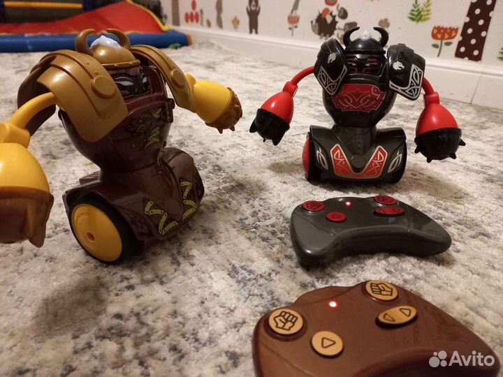 Игрушка робот с пультом