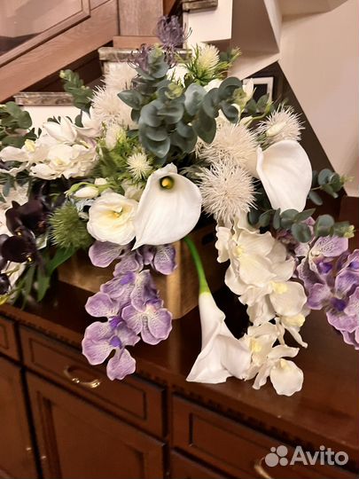 Декоративная цветочная композиция