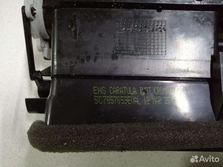 Дефлектор центральный воздушный VW Jetta 6