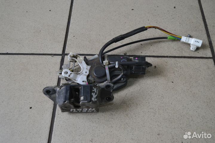 Замок багажника Toyota Noah R60