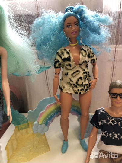 Пакетом куклы Барби и кен