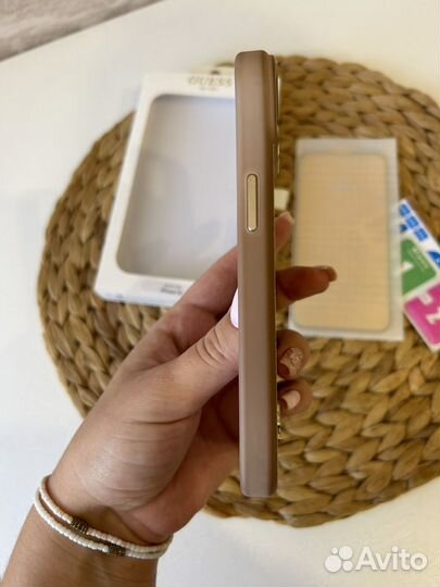 Чехол на iPhone 14 guess