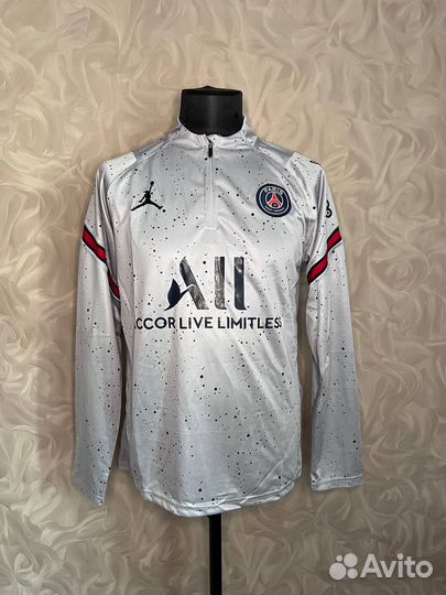 Футбольный спортивный костюм