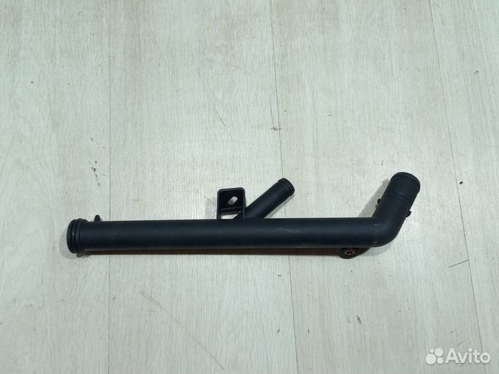 Патрубок на блоке Renault logan