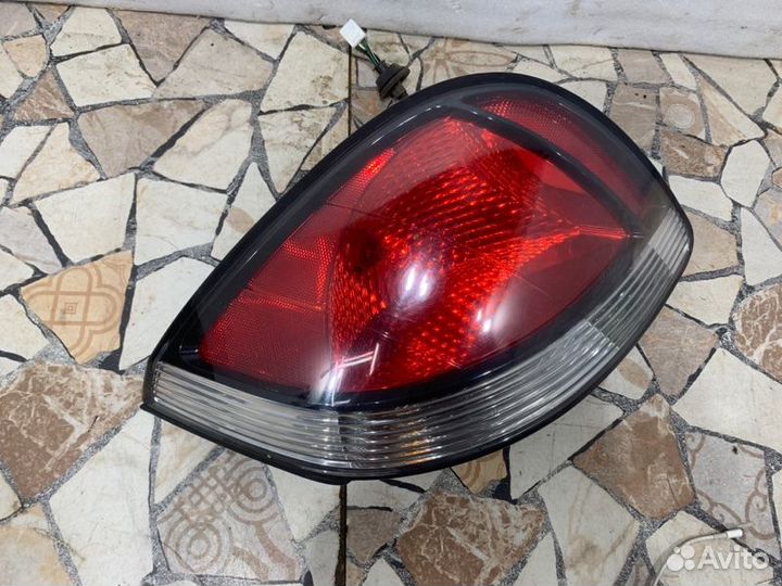 Фонарь задний Kia Rio хэтчбэк 1.4 G4EE 2011