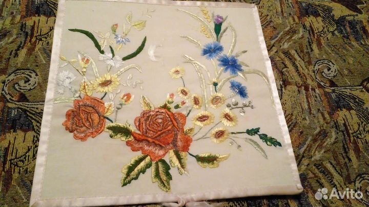 Картина вышитая