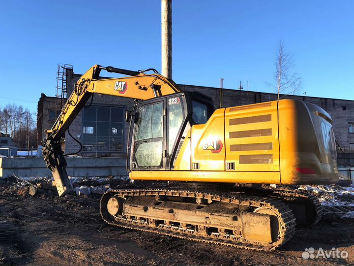 Оператор поворотного экскаватора