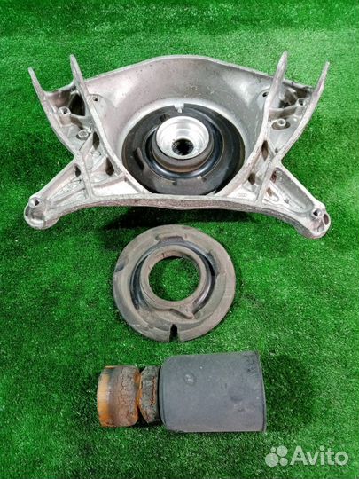 Опора стойки передняя правая Audi A4 B8 cdnc 2010