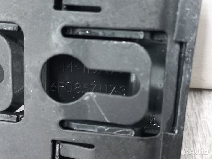 Зажим Volkswagen Polo 1.6 2011