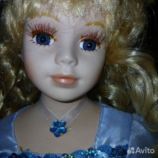 Кукла фарфоровая интерьерная