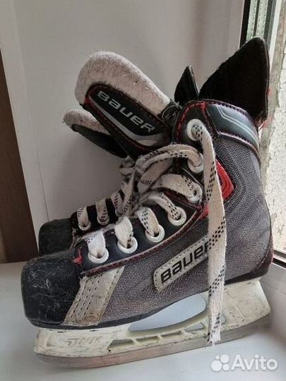 Коньки хоккейные детские bauer 10,5 Y