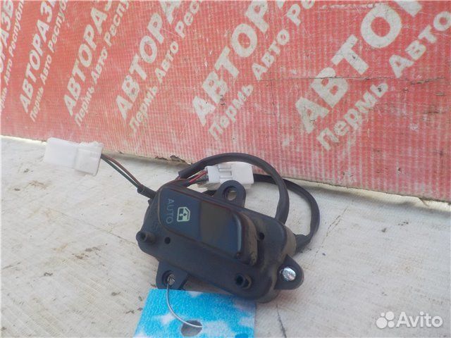 Кнопка электро стеклоподъемника задняя левая Kia