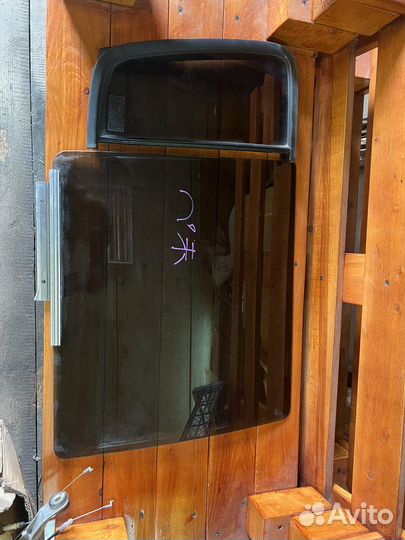 Форточка задней правой двери Suzuki Swift ZC