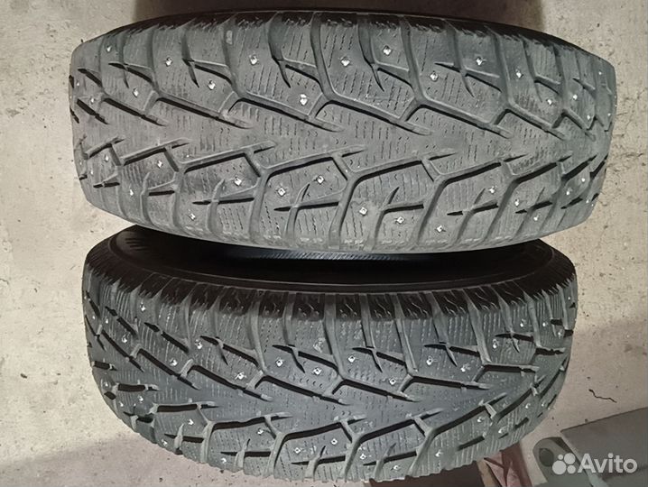 Yokohama Ice Guard Stud IG55 215/70 R16