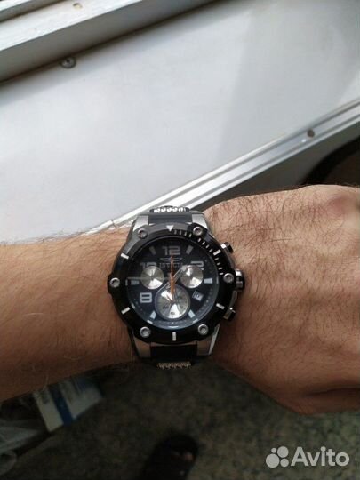 Часы invicta