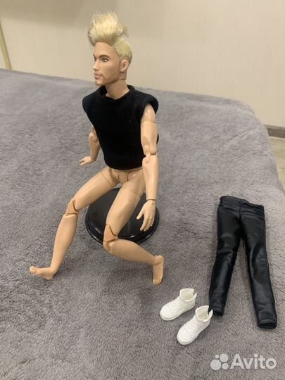 Кукла Кен Barbi на шарнирах