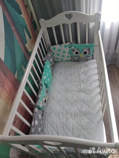 Детская кроватка с продольным маятником