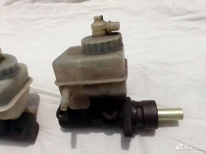 Главный тормозной цилиндр VW Passat b3, Golf 2